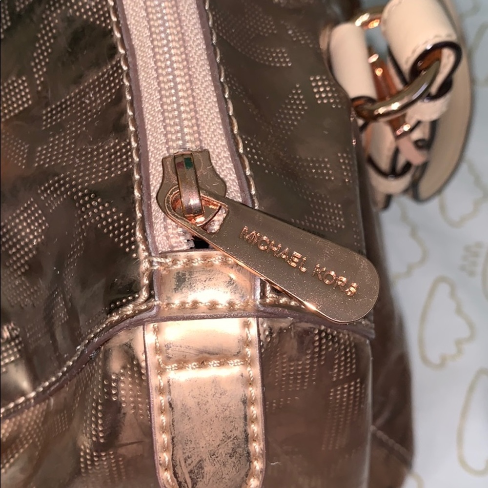 ❌❌SOLD❌❌ Michael Kors Tote - Picture 4 of 6
